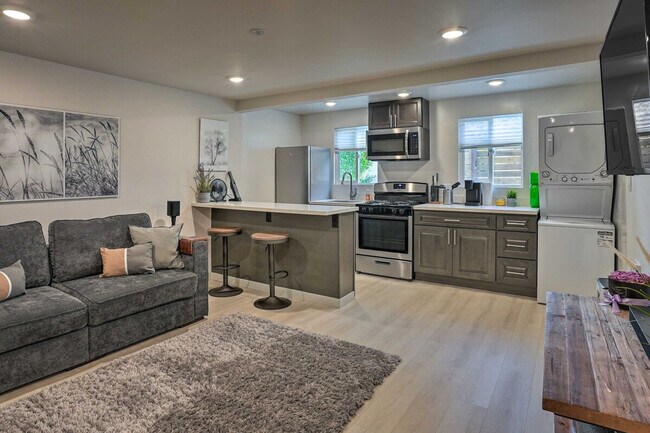 Building Photo - 2735 MacArthur Blvd