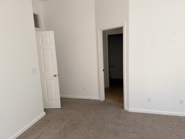 Building Photo - 6200 N Stockdale Dr