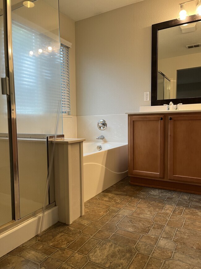 Building Photo - 1751 Barney Ave