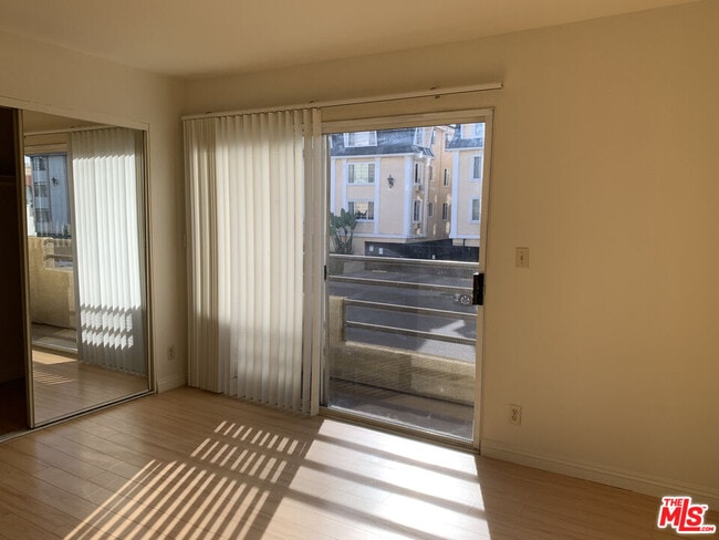 Building Photo - 420 S Harvard Blvd