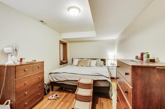 Building Photo - 2911 N Talman Ave