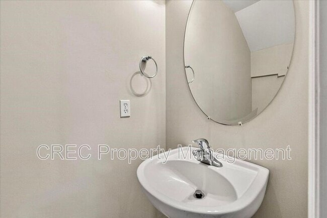 Building Photo - 7900 Shadow Oak Dr