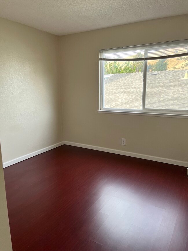 Building Photo - 37859 Essanay Pl