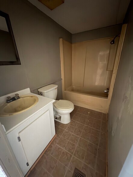 Building Photo - 139 Landing Ln