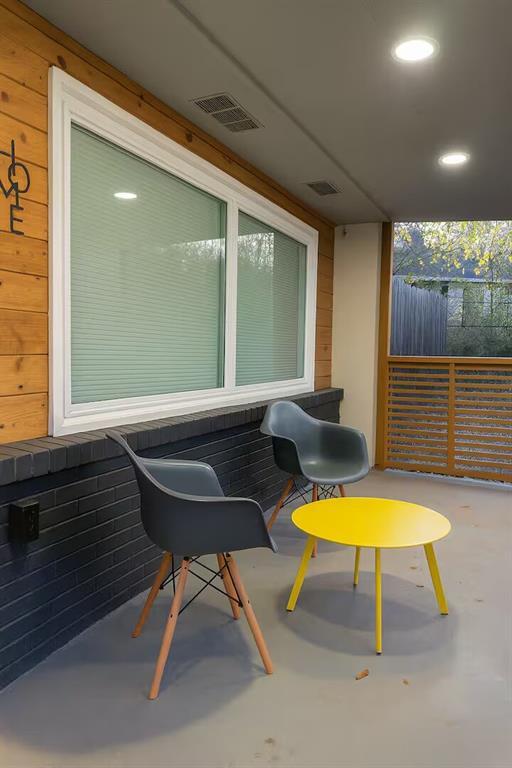 Building Photo - 500 Denham St