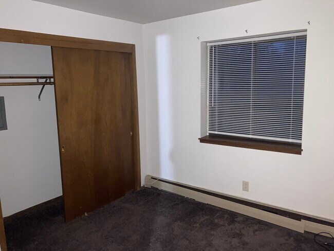 Building Photo - 10628 W Bobolink Ave