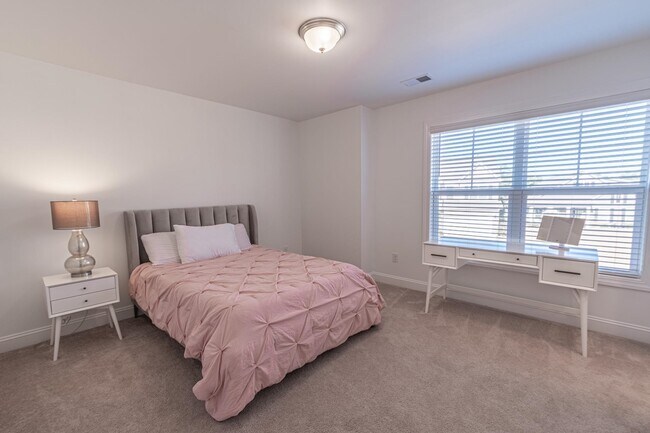 Building Photo - 2785 Stellar Loop