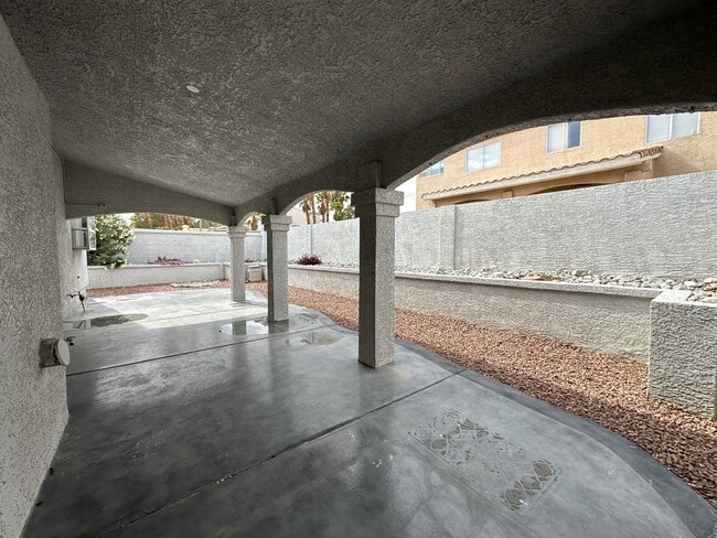 Building Photo - 9156 Sangria Ln