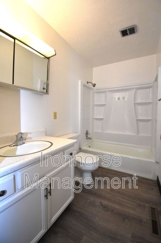 Building Photo - 411 N 16th Ave