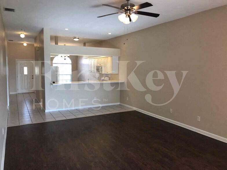 Building Photo - 1036 SE 11th Terrace