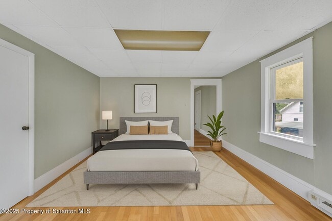 Building Photo - 627 Main St