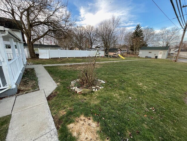 Building Photo - 256 Shepper Ave