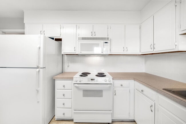 Building Photo - 8418 Knights Bridge Rd