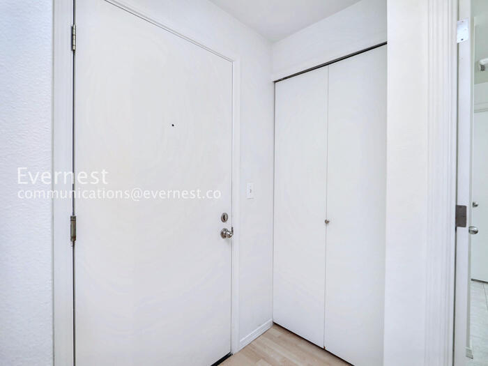 Building Photo - 9520 1st Ave NE