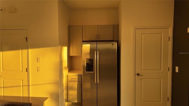 Building Photo - 2004 Viewfinder St