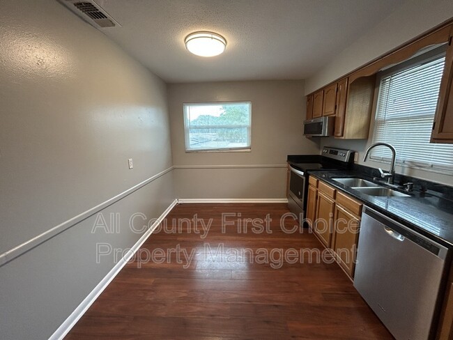 Building Photo - 2390 14th Ave SW