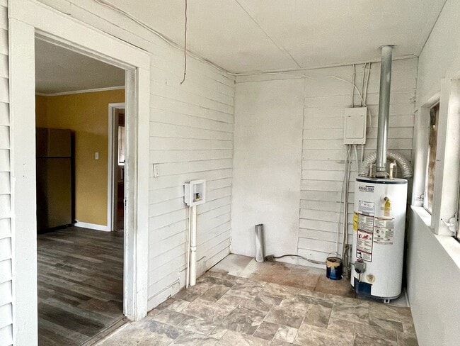 Building Photo - 255 Highview St
