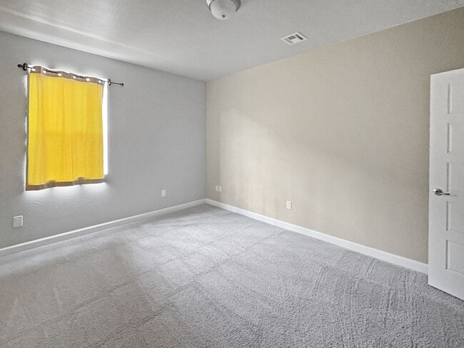 Building Photo - 2916 N Amor Ave