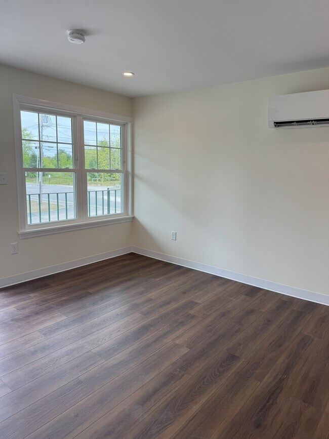 Building Photo - 162 Narragansett Street