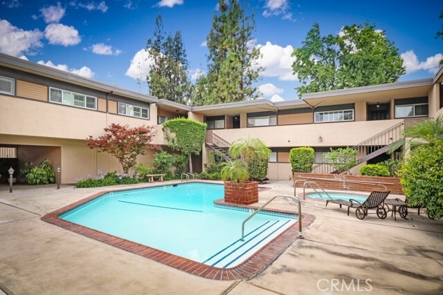 Building Photo - 540 Fairview Ave