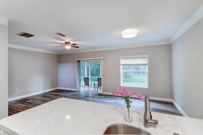 Building Photo - Gated Tampa Palms Townhome with 2-Car Garage, Screened Lanai & Community Pool