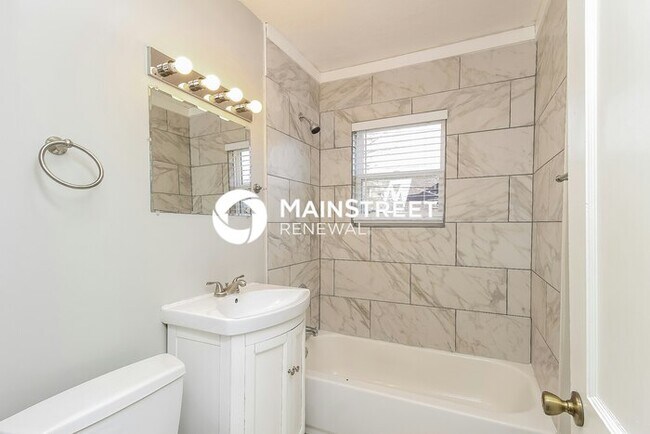 Building Photo - 3 Bedroom Pet-Friendly Home in Kansas City, MO with Main Street Renewal