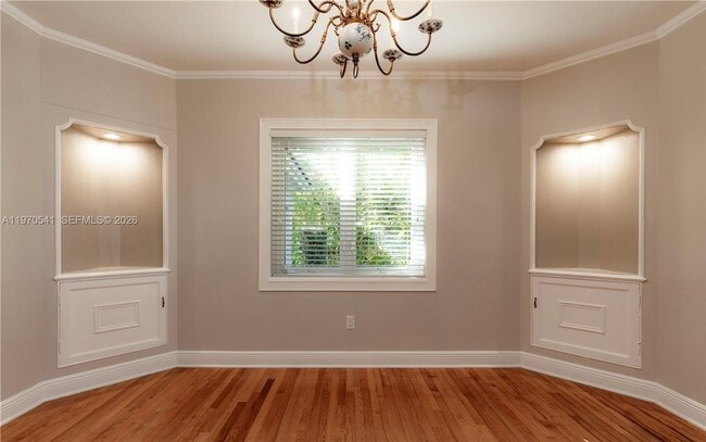 Building Photo - 1350 Mendavia Ave