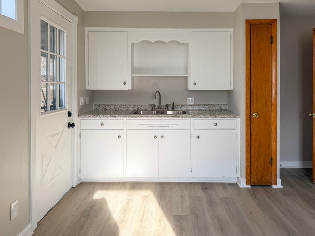 Building Photo - 1612 Maine