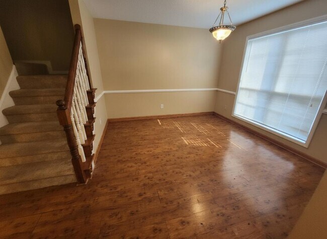 Building Photo - 3020 Oak Meadow Dr