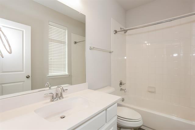 Building Photo - 120 Knight of Realm Blvd