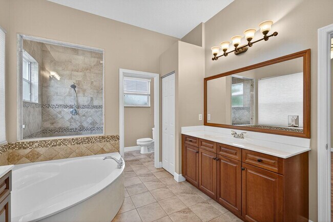 Building Photo - 8933 Alexandra Cir