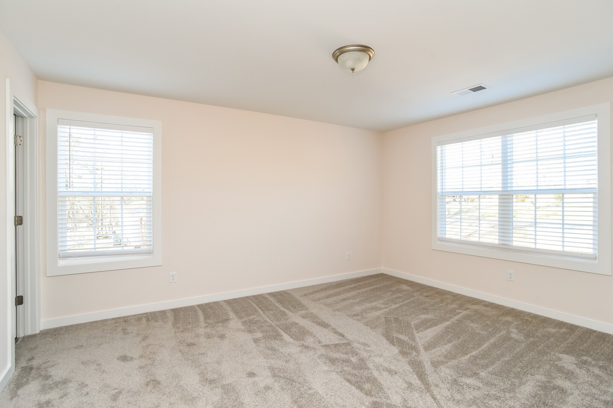 Building Photo - 608 E Texas Ave