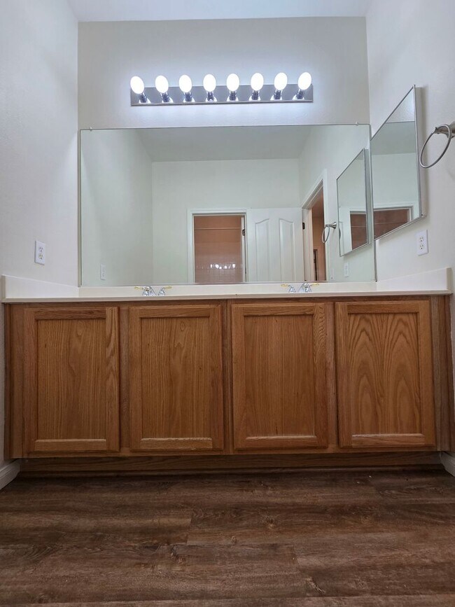 Building Photo - A Fabulous single story home in NW Las Vegas