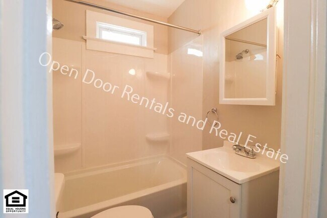 Building Photo - 729 Columbia Ave