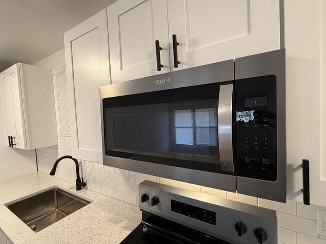 Building Photo - **Spacious 4-Bedroom Home with Modern Comforts in Decatur, GA**