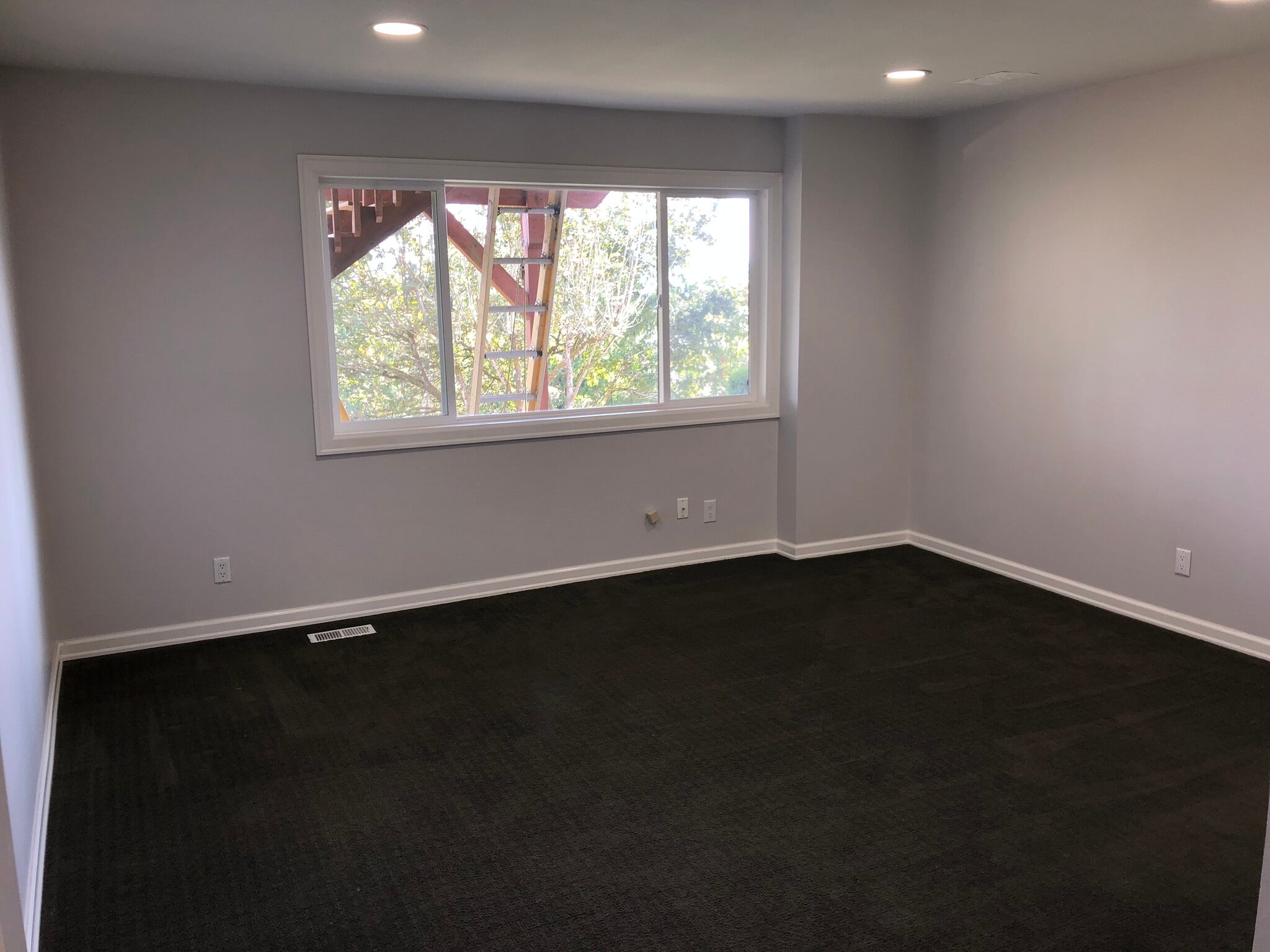 Large master w/big windows. - 7221 Yew St