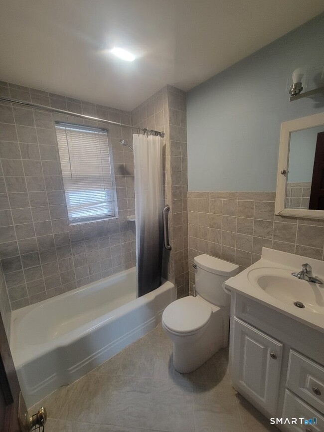 Building Photo - 320 Olivia St