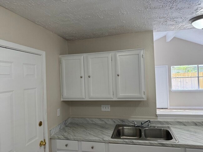 Building Photo - 16528 Monte Carlo Ln