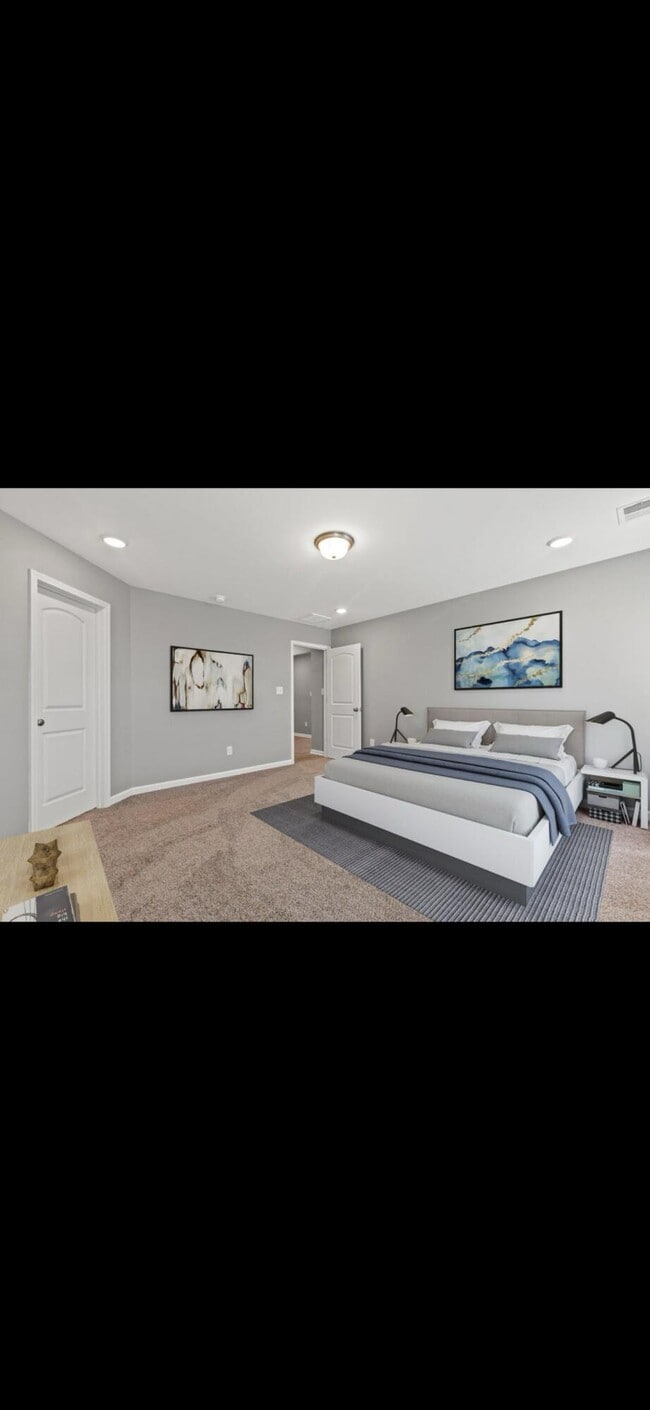 Building Photo - 348 Pageant Dr