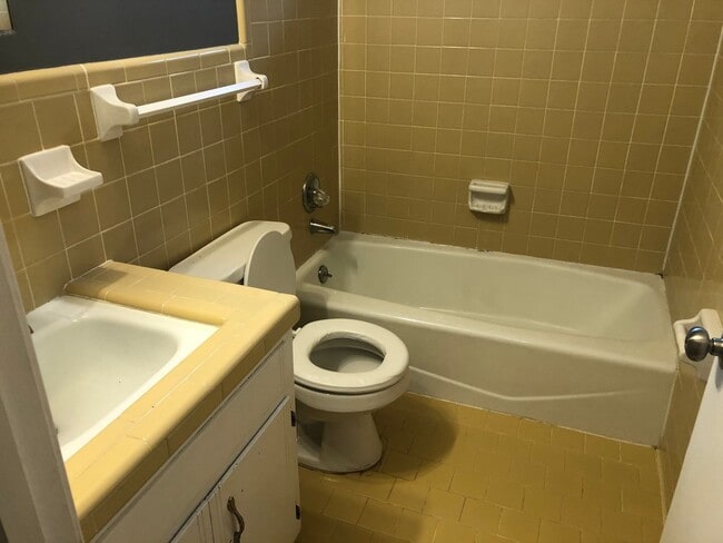 Building Photo - 3 Bedroom Home For Rent Near Post!