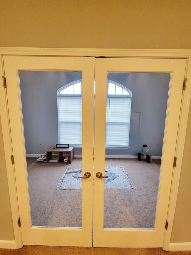 Building Photo - 102 Campus Walk Trl