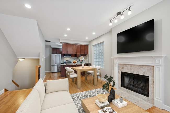 Building Photo - 2742 N Bosworth Ave