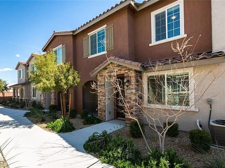 Building Photo - 8466 Classique Ave