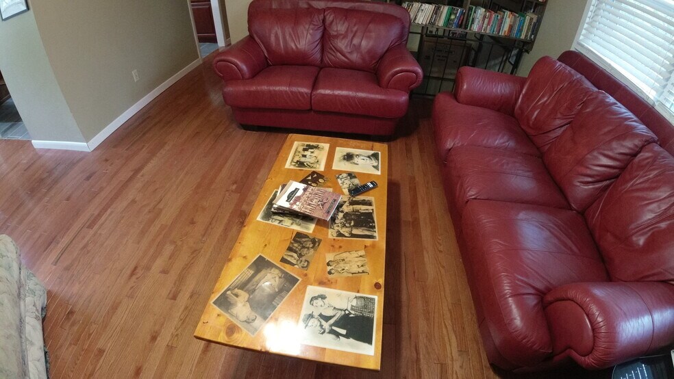 Building Photo - 1725 Pinebrook Dr