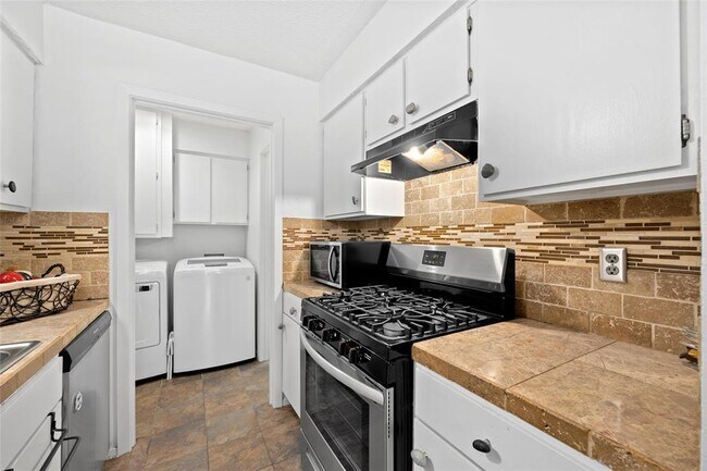 Building Photo - 101 Clearday Dr