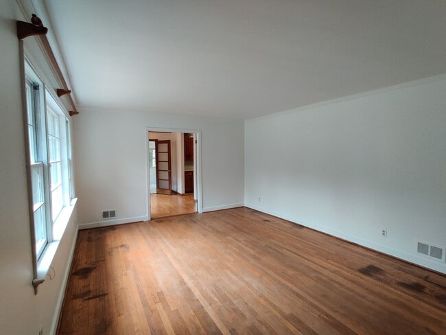 Building Photo - 3 bedroom home , detached garage, multiple living areas