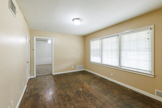 Building Photo - Large 3 bedroom in Tech Terrace