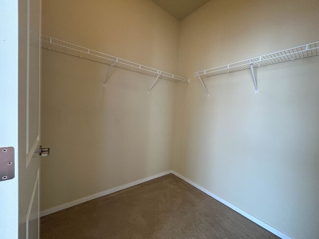 Building Photo - Spacious 3BR/3.5BA Townhome in Desirable E...