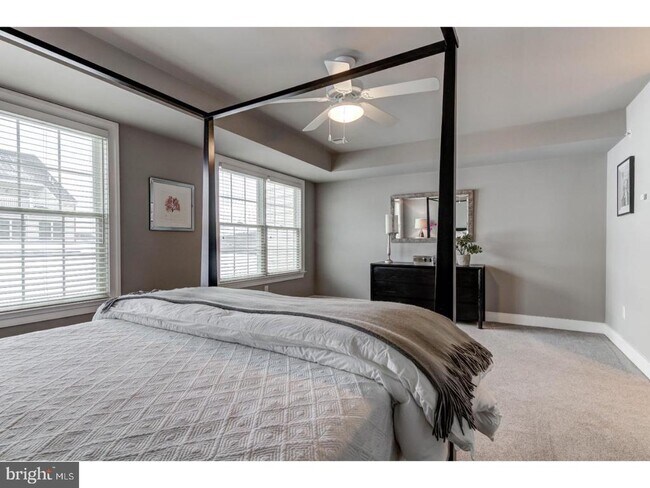 Building Photo - 602 D St