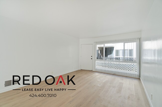 Building Photo - Charming One Bedroom with Large Sunny Wind...